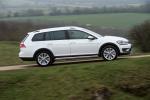 Volkswagen Golf Alltrack 2017 года (UK)